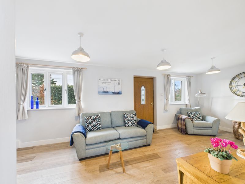 Property photo 3 of 13 Lounge