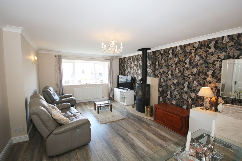 Property photo 2 of 12 Lounge