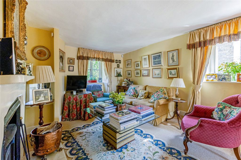Property photo 2 of 14 Sitting Room