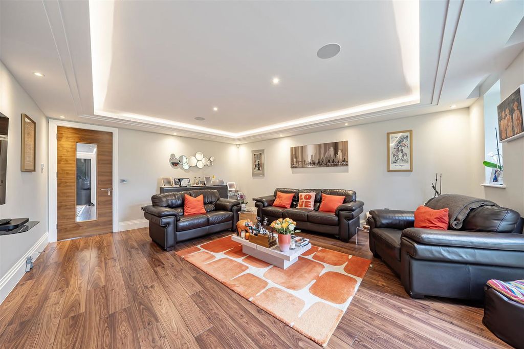 Property photo 2 of 24