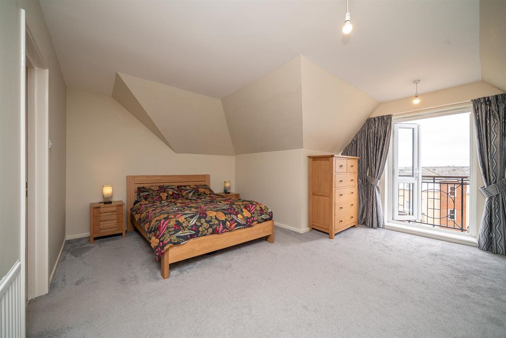 Property photo 3 of 16 36-Worcester-Court-5.Jpg