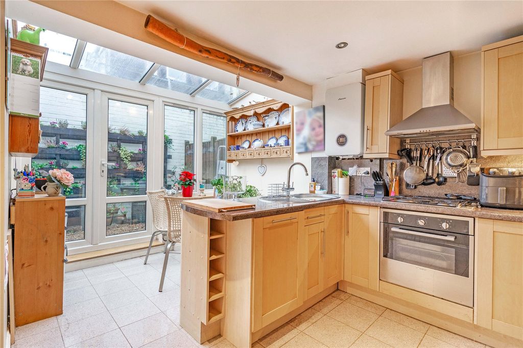 Property photo 2 of 12 Kitchen/Breakfast