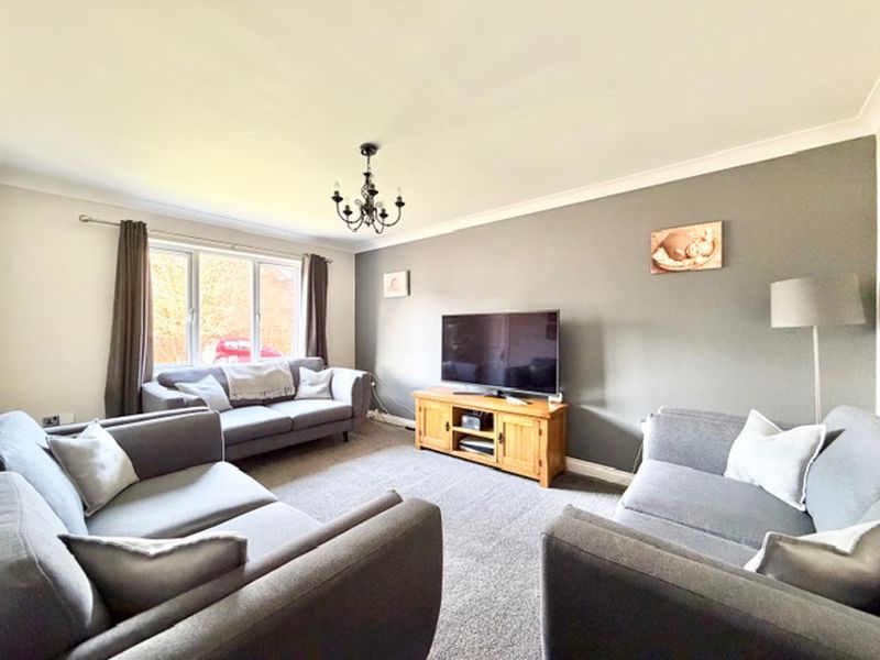 Property photo 3 of 27 Lounge