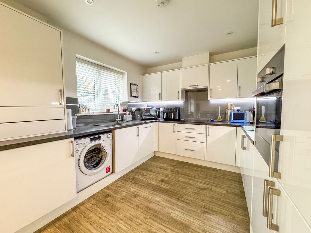 Property photo 3 of 16 Kitchen
