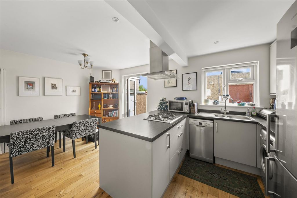 Property photo 2 of 19