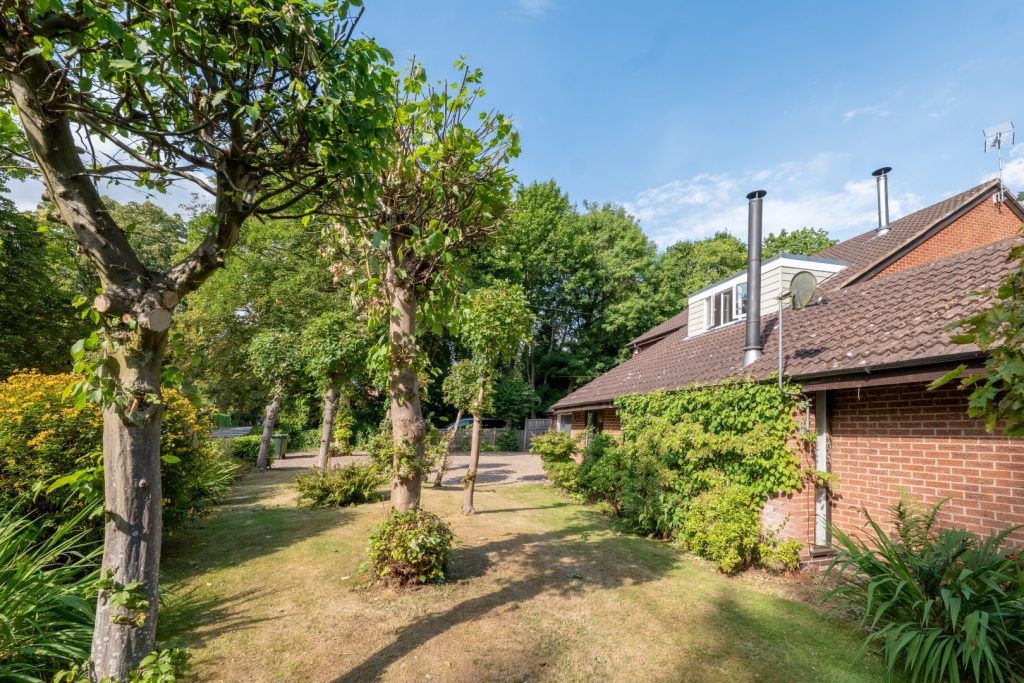 Property photo 2 of 32