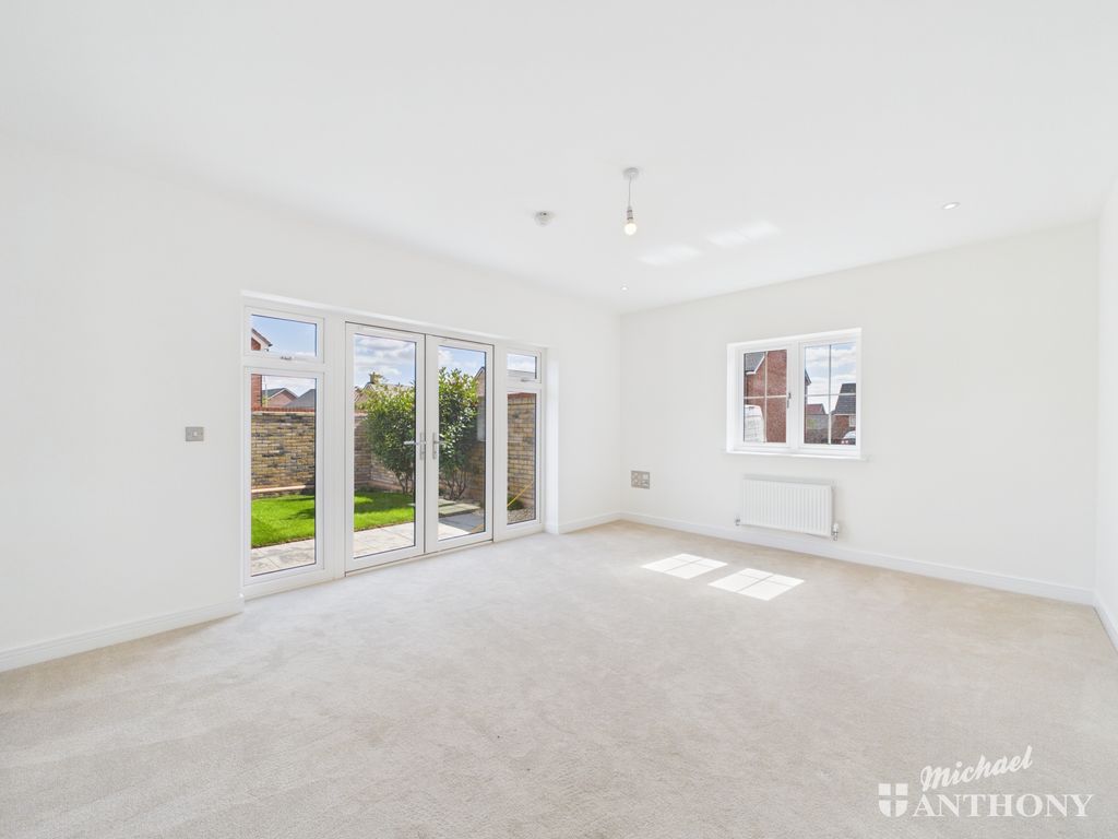 Property photo 2 of 19 Cam02773G0-Pr0459-Still014