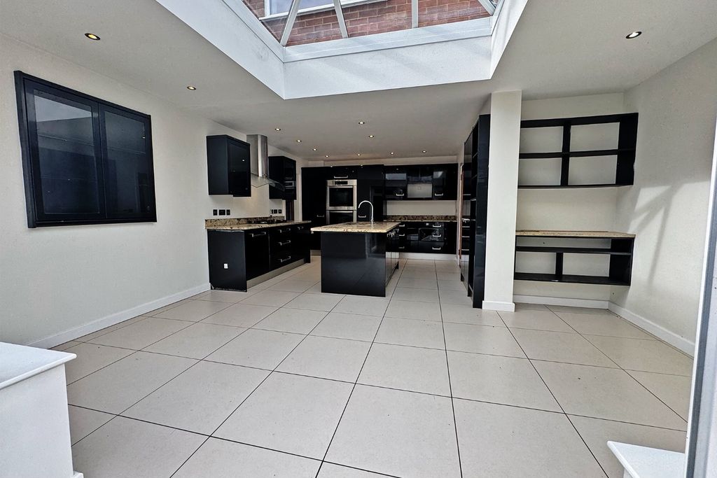 Property photo 3 of 13 4515137