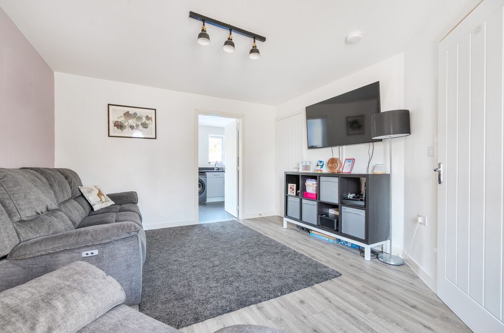 Property photo 2 of 15 1479559-15-6A4F5F...