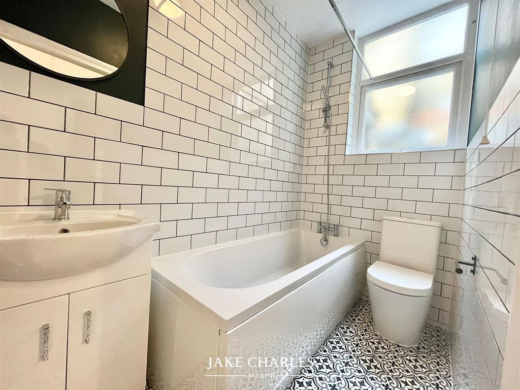 Property photo 2 of 16 5ee2490E-1d27-479c-9E78-387Bfcffb0Ef.Jpg