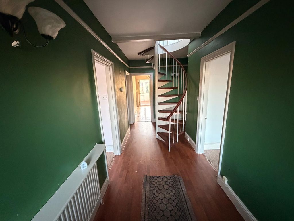 Property photo 2 of 21