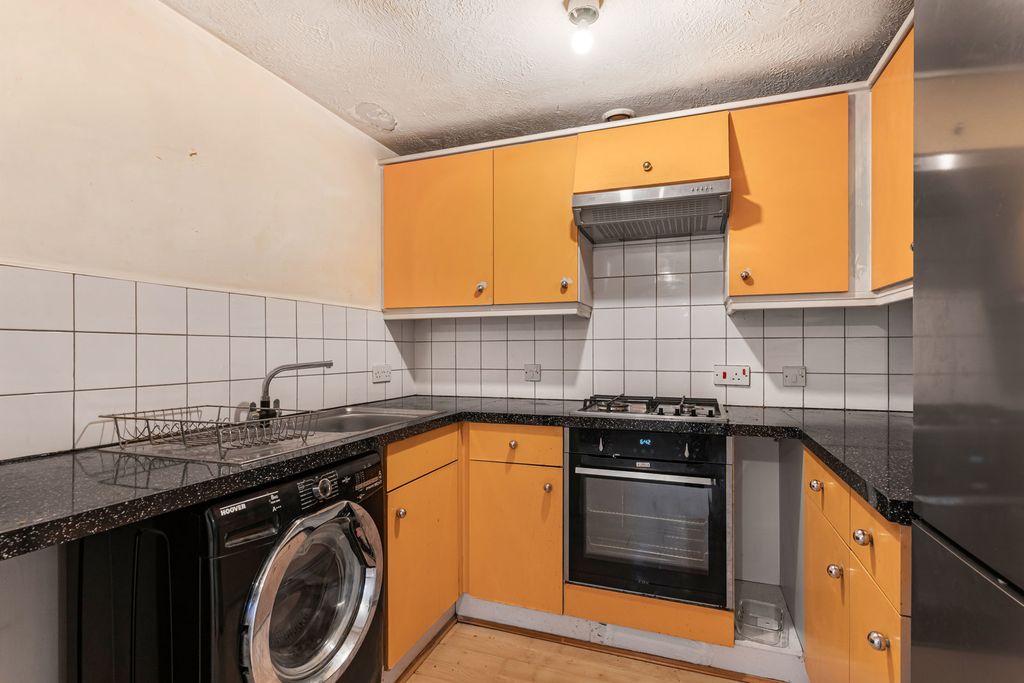 Property photo 3 of 19 Kitchen