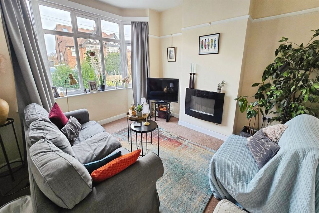 Property photo 3 of 12 Lounge