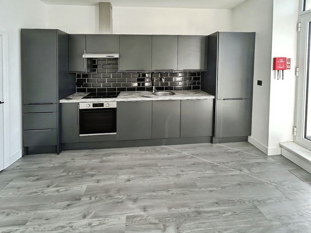 Property photo 3 of 9 Pbox-Img.Jpg