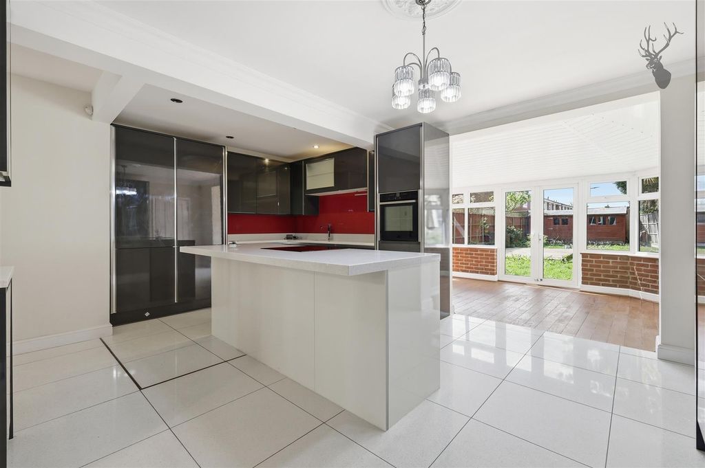 Property photo 3 of 18