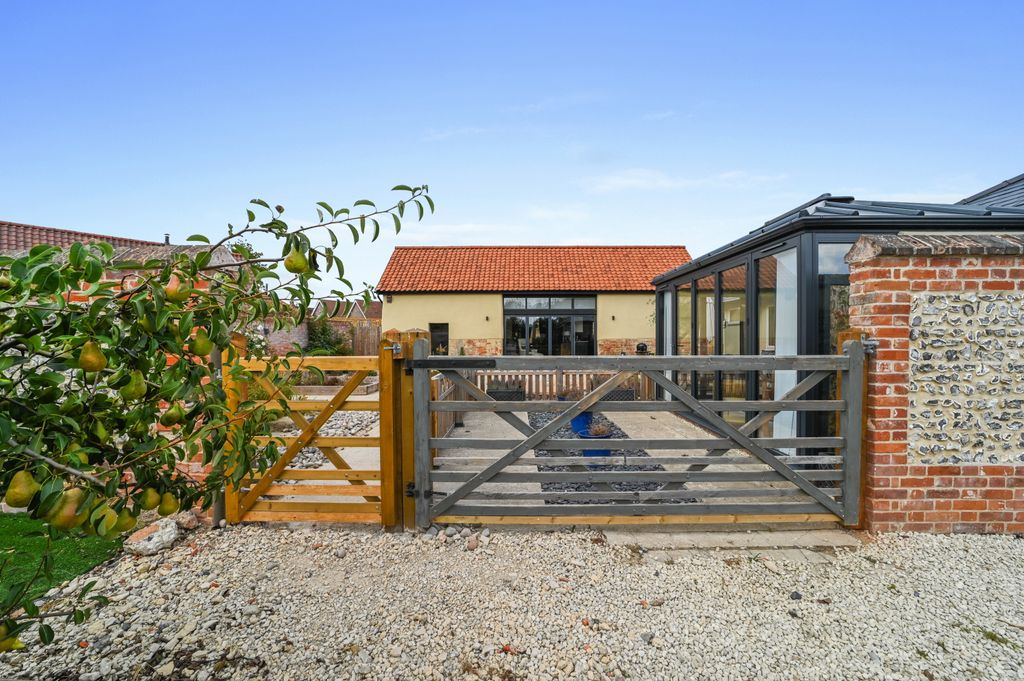 Property photo 2 of 27 Pt-Db(Wp)-Goalfarmbarn-22
