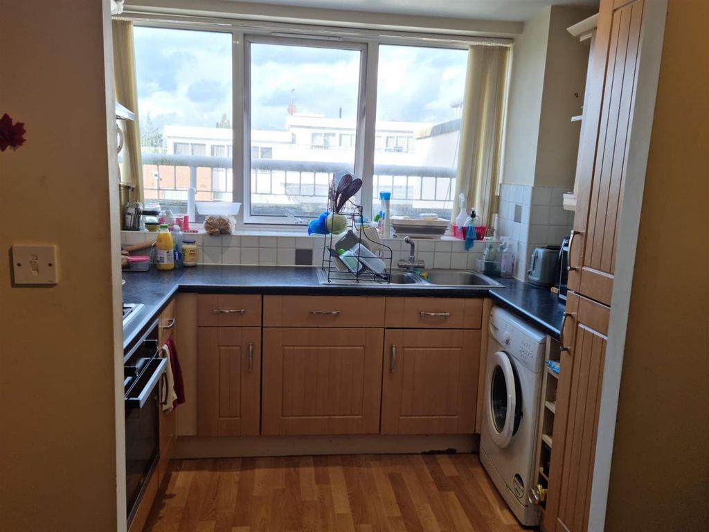 Property photo 2 of 5 Kitchen