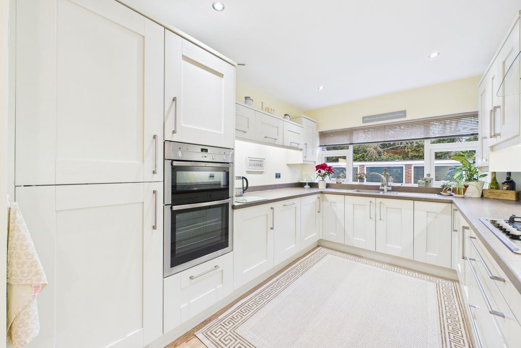 Property photo 2 of 24 Kitchen