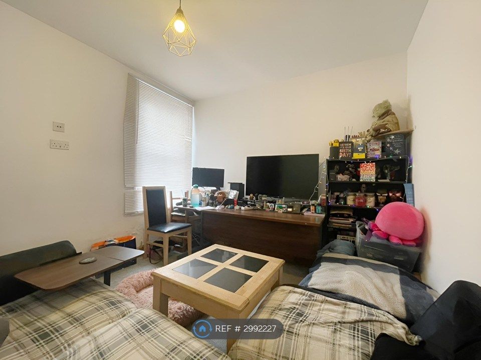 Property photo 3 of 12