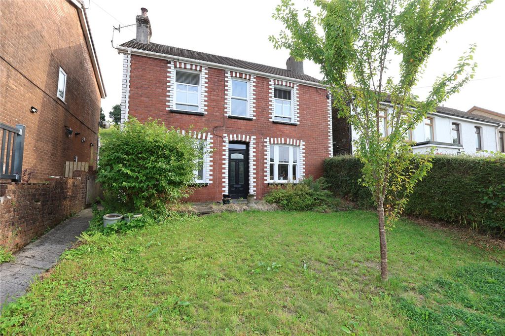 Property photo 1 of 19 Picture No. 04