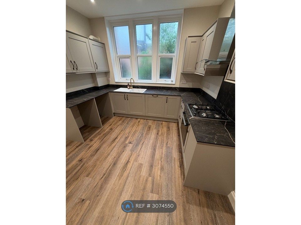 Property photo 1 of 9 Beautiful Large Kitchen
