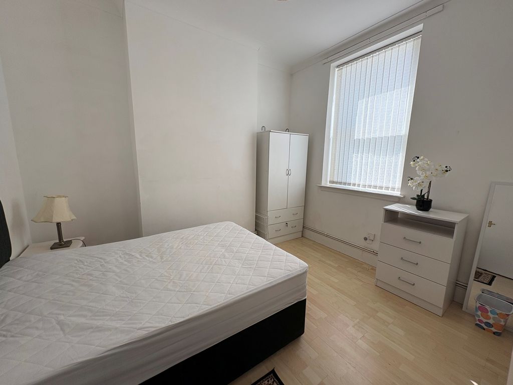 Property photo 3 of 5 Bedroom 1