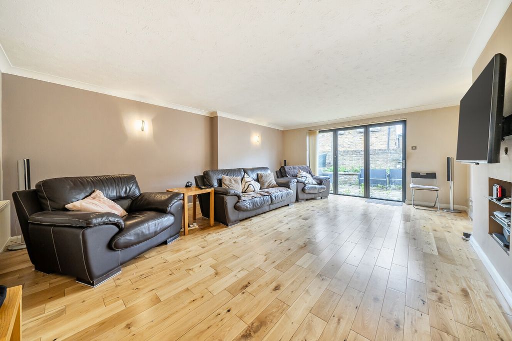Property photo 2 of 17 1417877-11-69A1Bf...