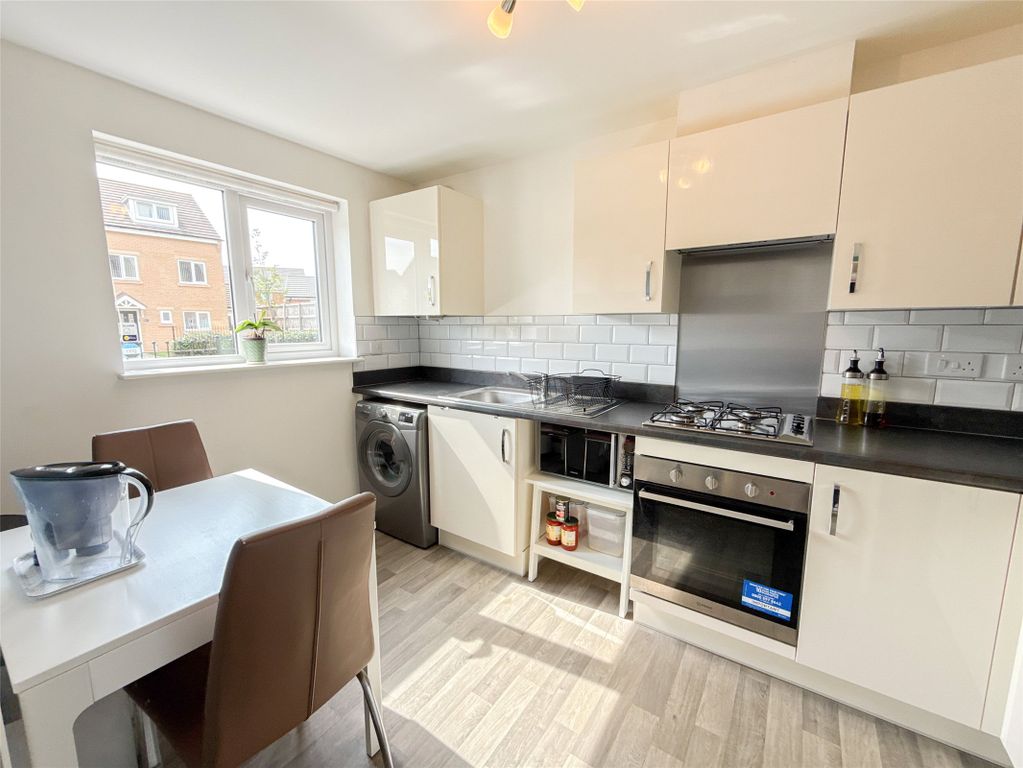 Property photo 3 of 22 Dining Kitchen