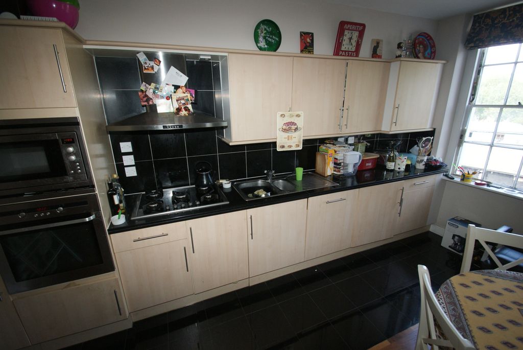 Property photo 1 of 6 Redcliffe Parade Wes