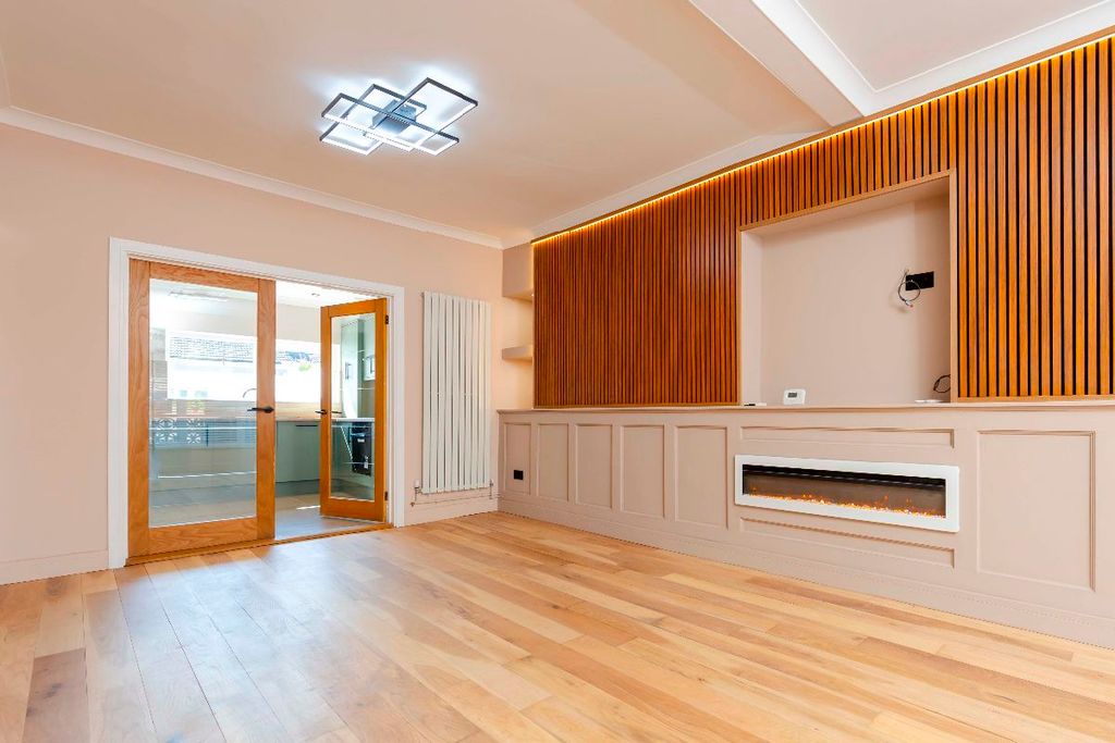 Property photo 2 of 37