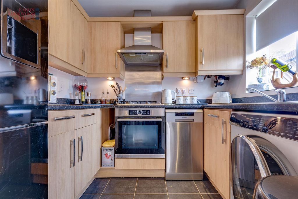Property photo 2 of 14 Kitchen