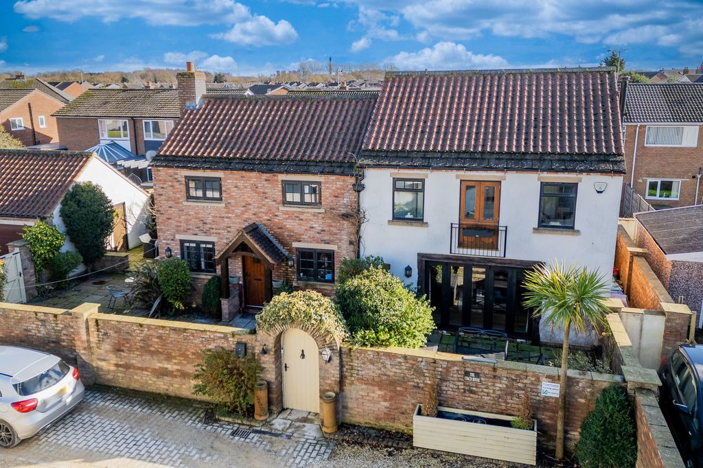 Property photo 1 of 31