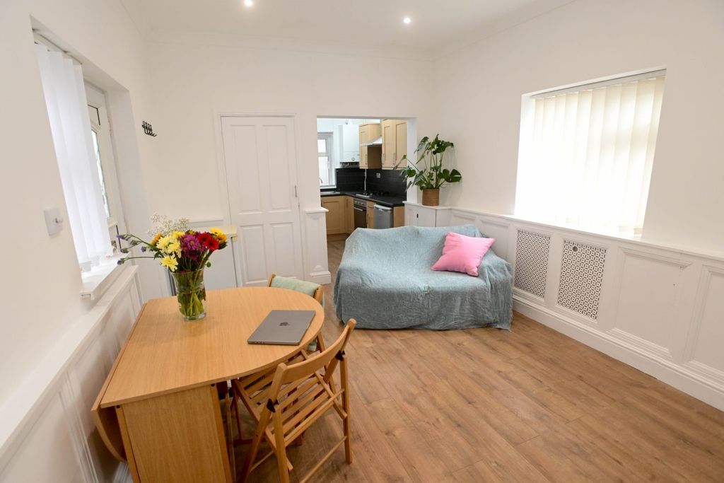 Property photo 1 of 11 Apboi89G