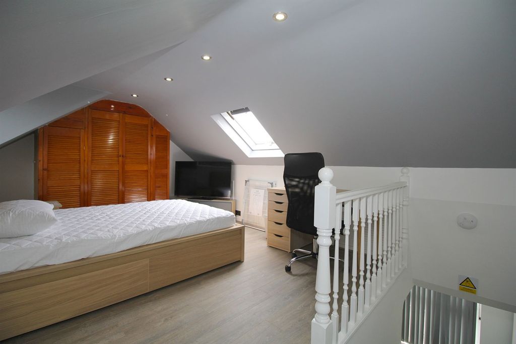 Property photo 1 of 23 Bedroom