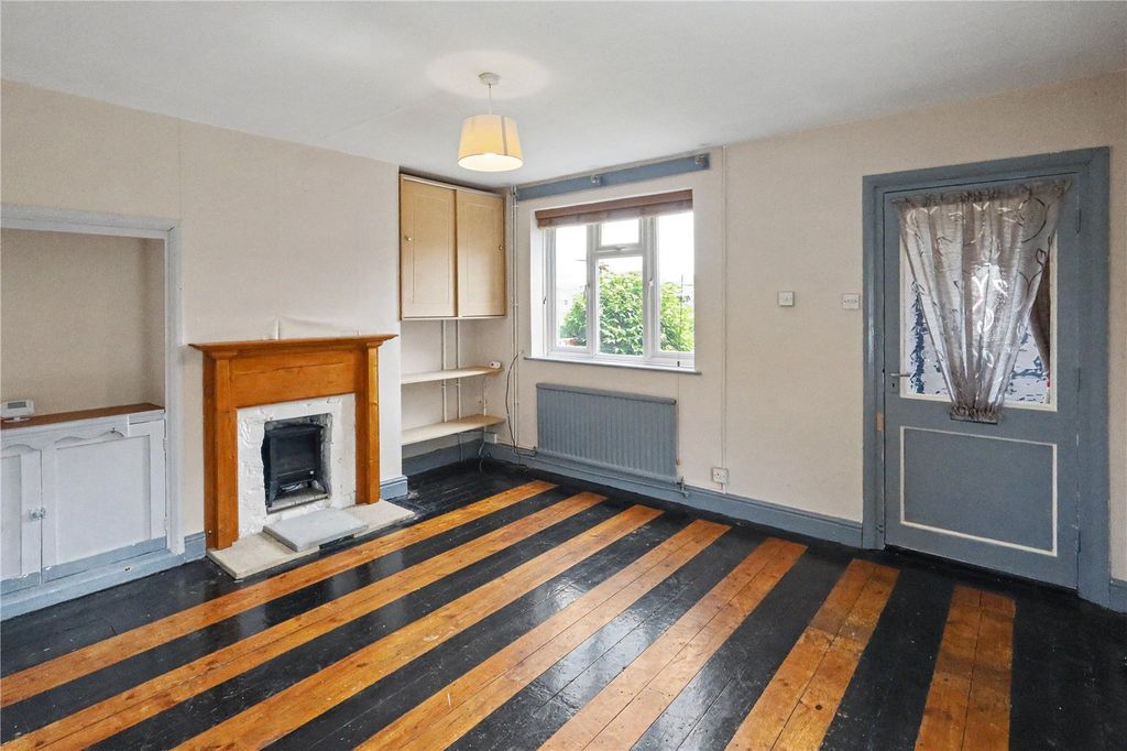 Property photo 2 of 12 Picture No. 02
