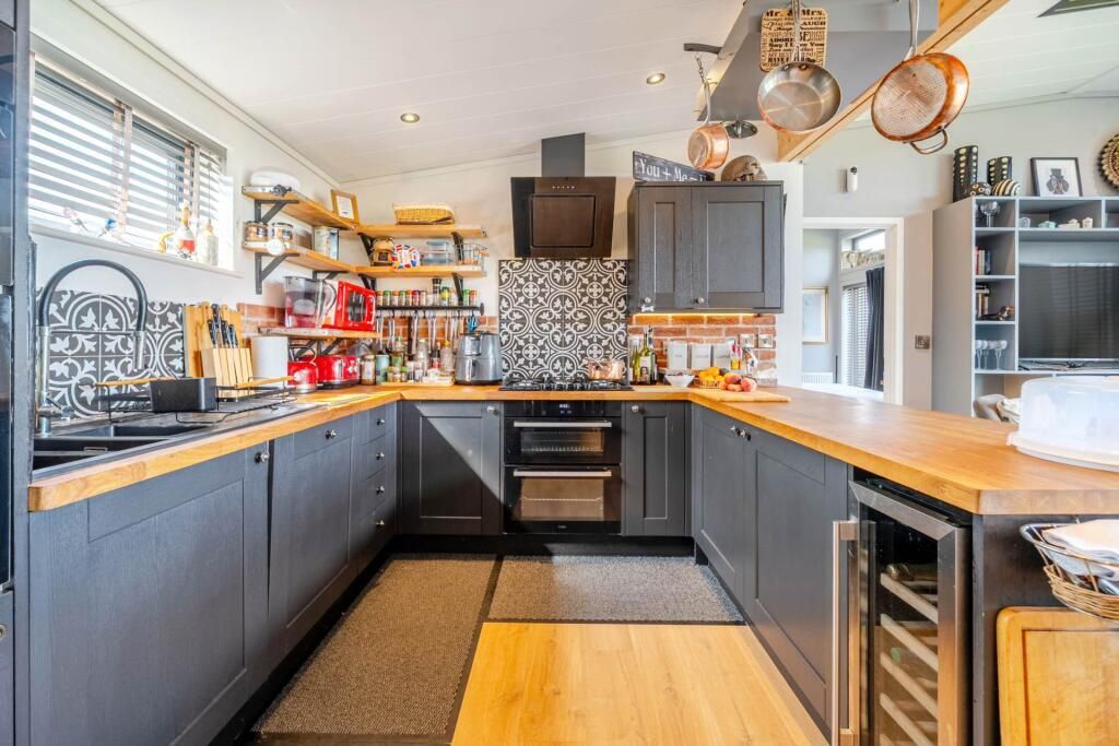 Property photo 3 of 15 Kitchen