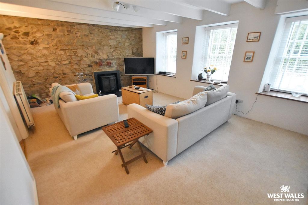 Property photo 2 of 22 13 (17).Jpg