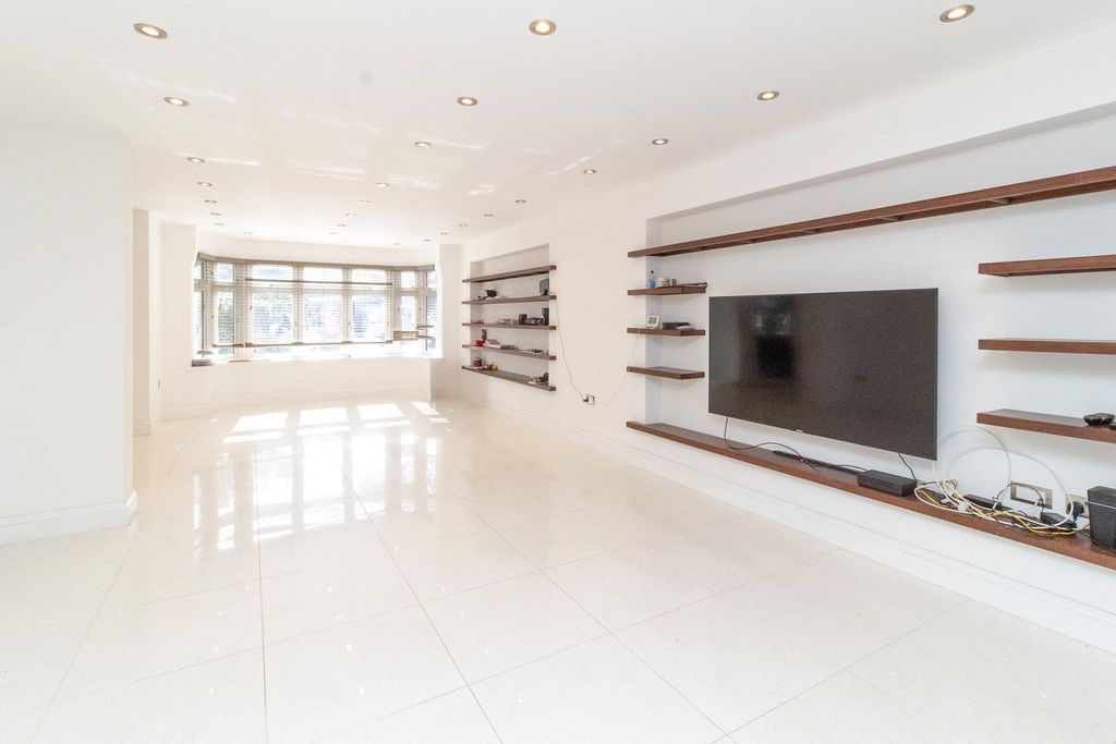Property photo 3 of 19 Picture No. 04