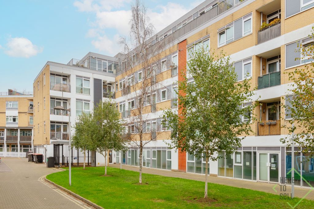 Property photo 1 of 16 Hacon Square Hi-16