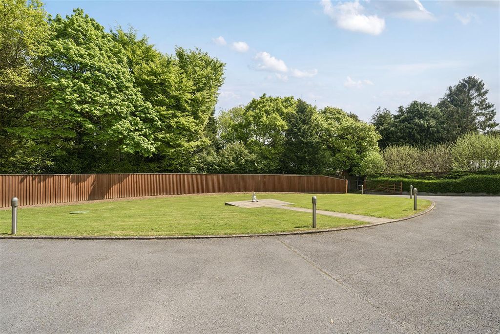 Property photo 3 of 34 Eden Driveway.Jpg