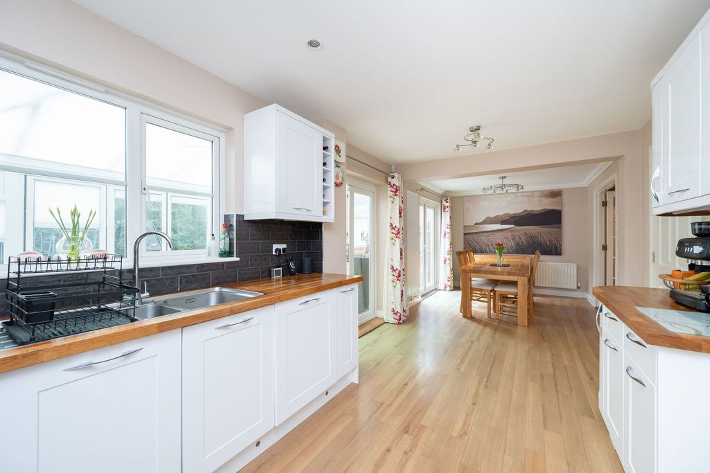 Property photo 2 of 34