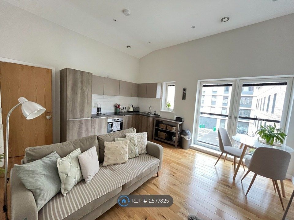 Property photo 1 of 15 Living Space