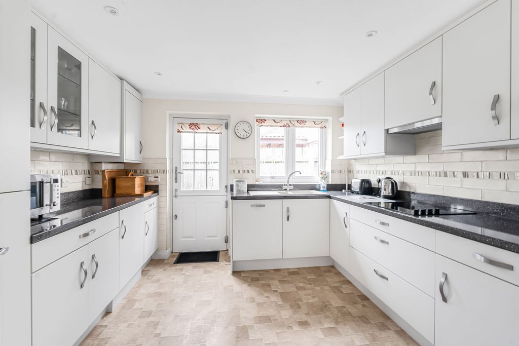 Property photo 2 of 20 Kitchen