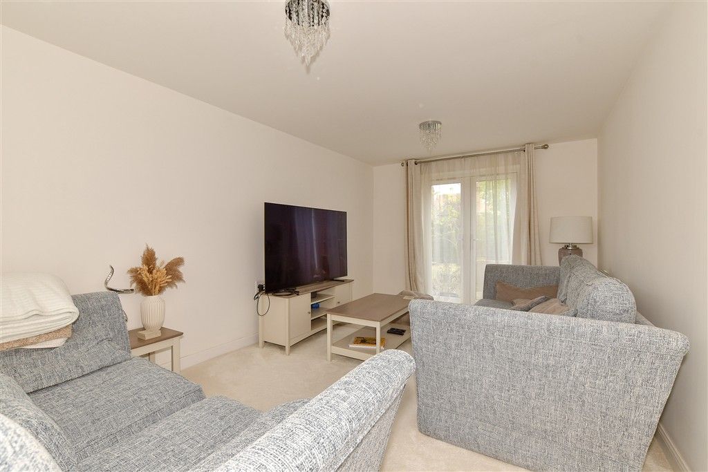 Property photo 2 of 12 Lounge