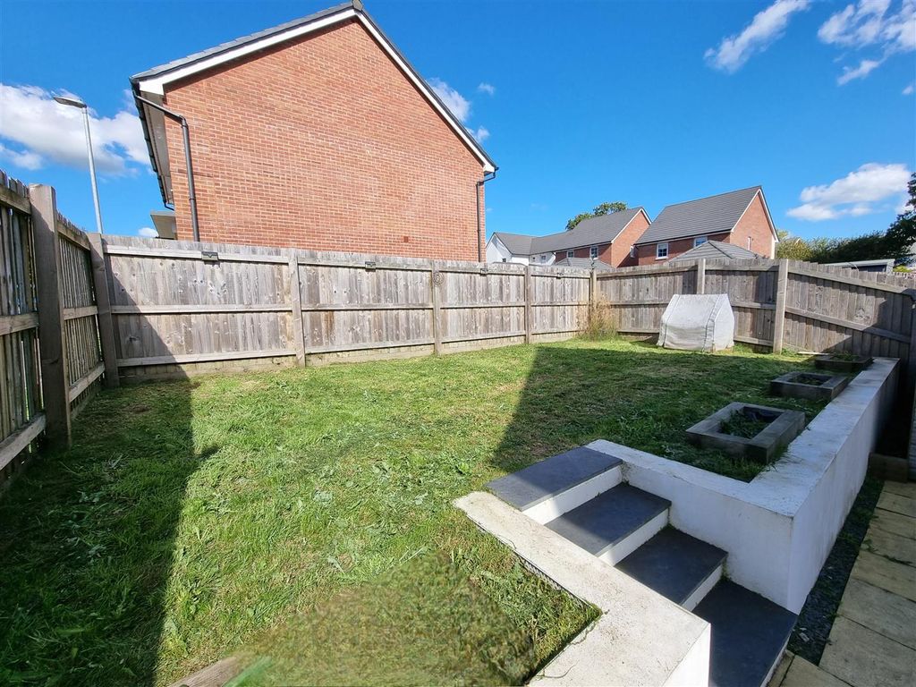 Property photo 3 of 12 Lawn.Jpg