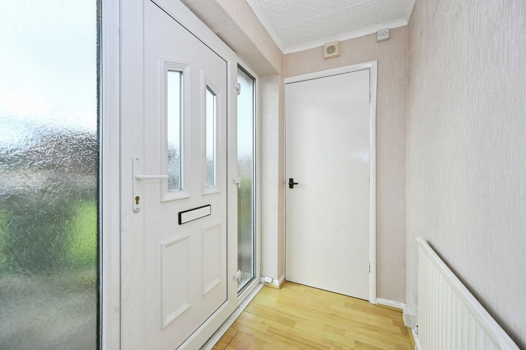 Property photo 2 of 19 Entrance Hall