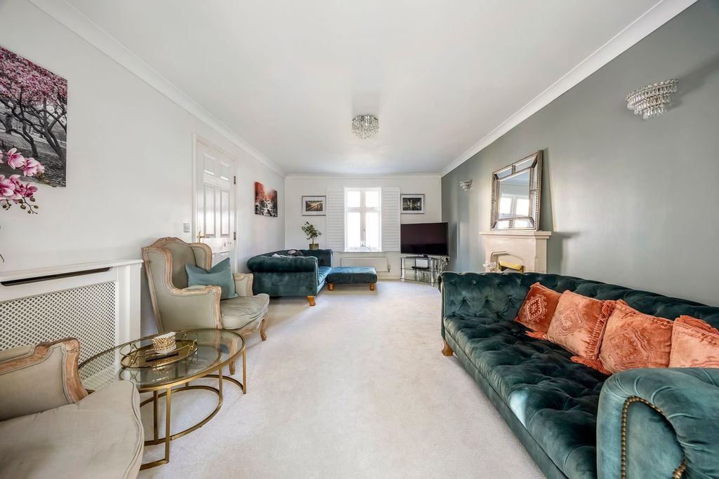 Property photo 2 of 19