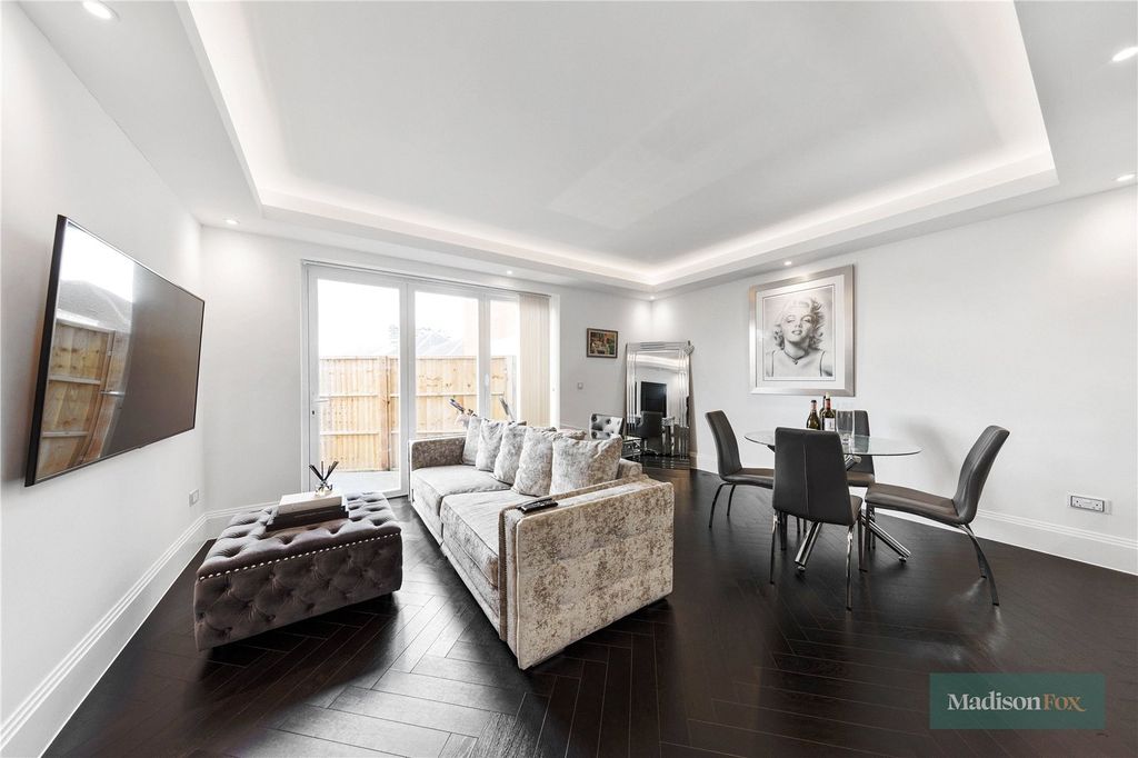 Additional image 6 of 1 bed flat for saleManor Road, Chigwell, Essex IG7