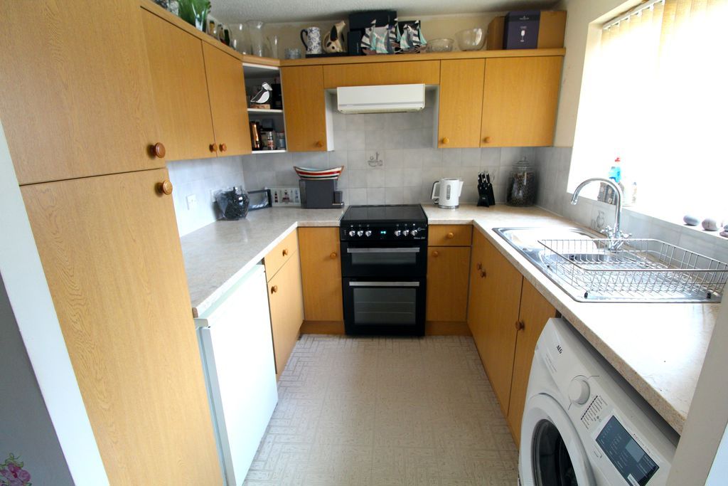 Property photo 2 of 11 Kitchen