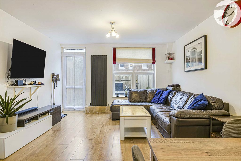 Property photo 2 of 27 Picture No. 22